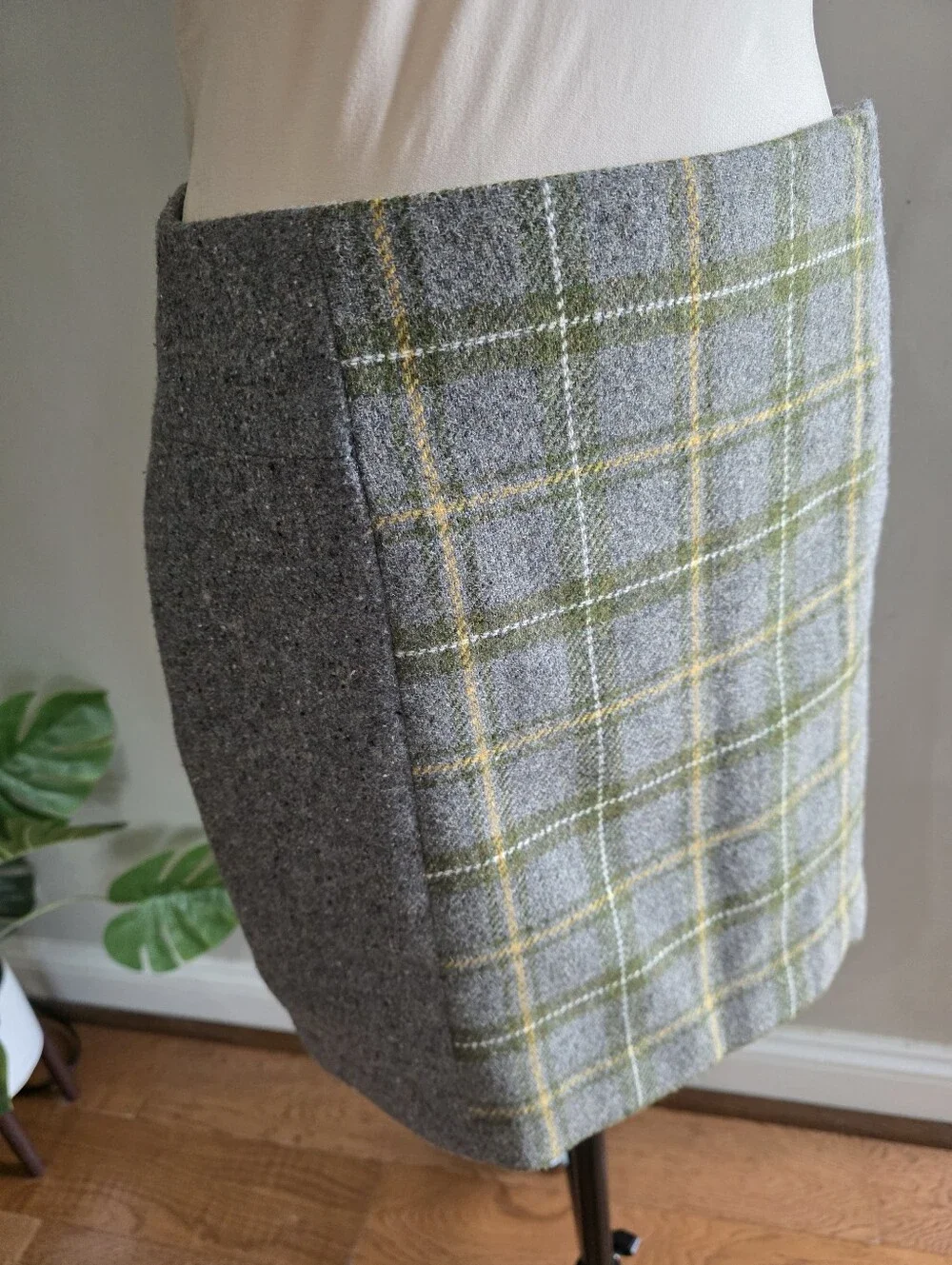 Banana Republic Mini Skirt Gray Plaid Wool Blend Size 4